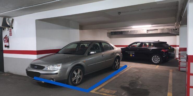 Plaza de aparcamiento y trastero en Sarrià